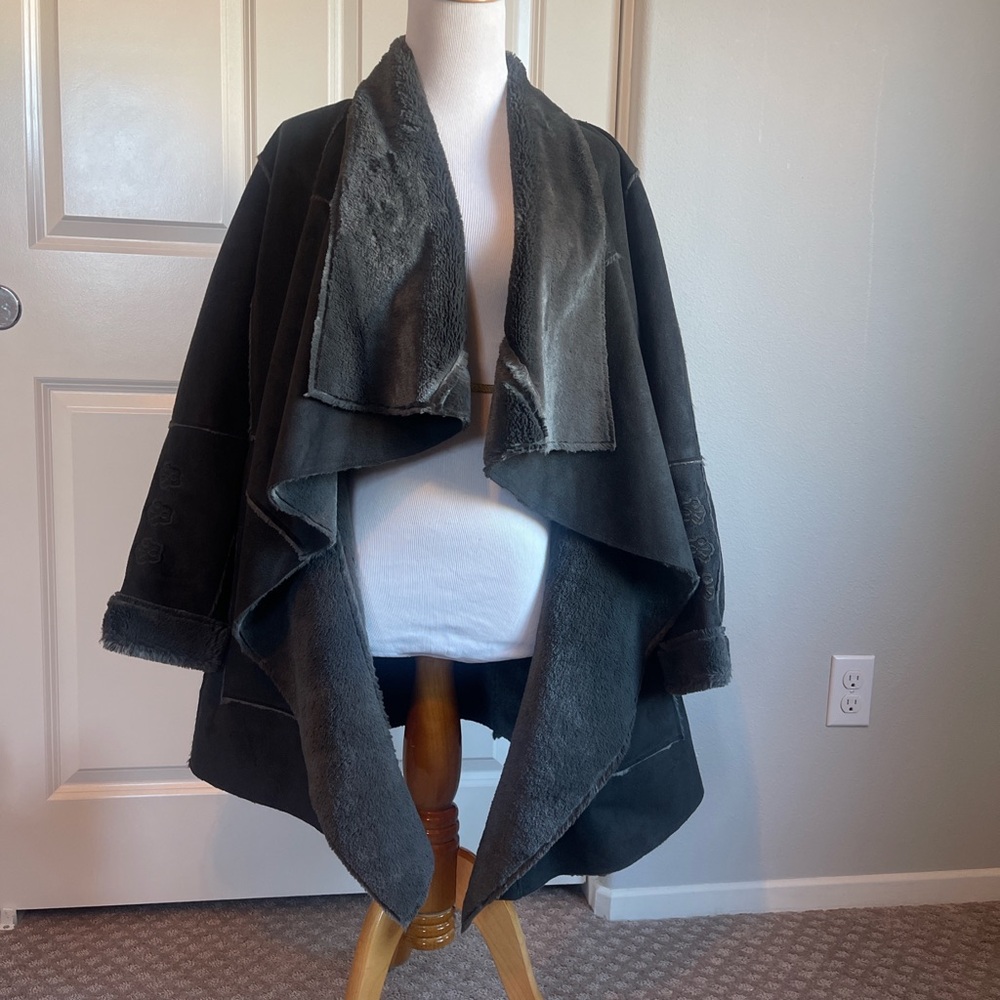 BIYA Women's Cozy Black Teddy Jacket